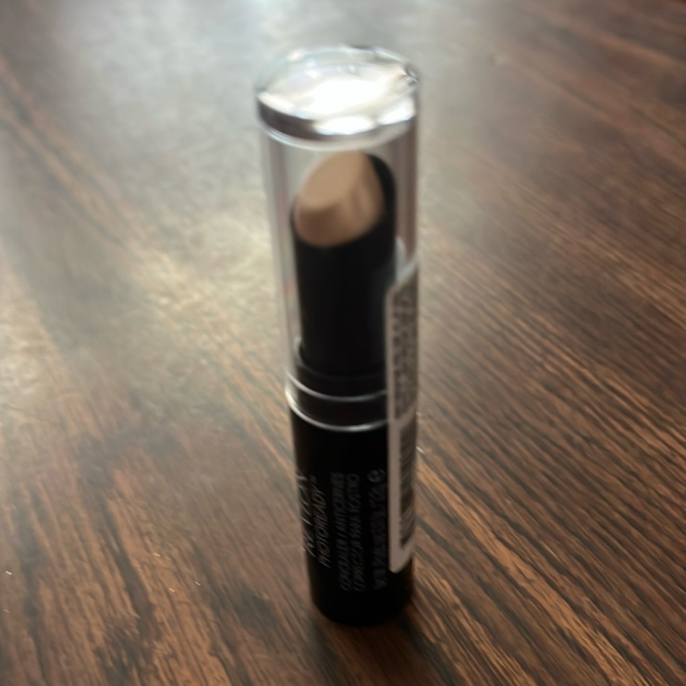 Revlon photo ready concealer #002